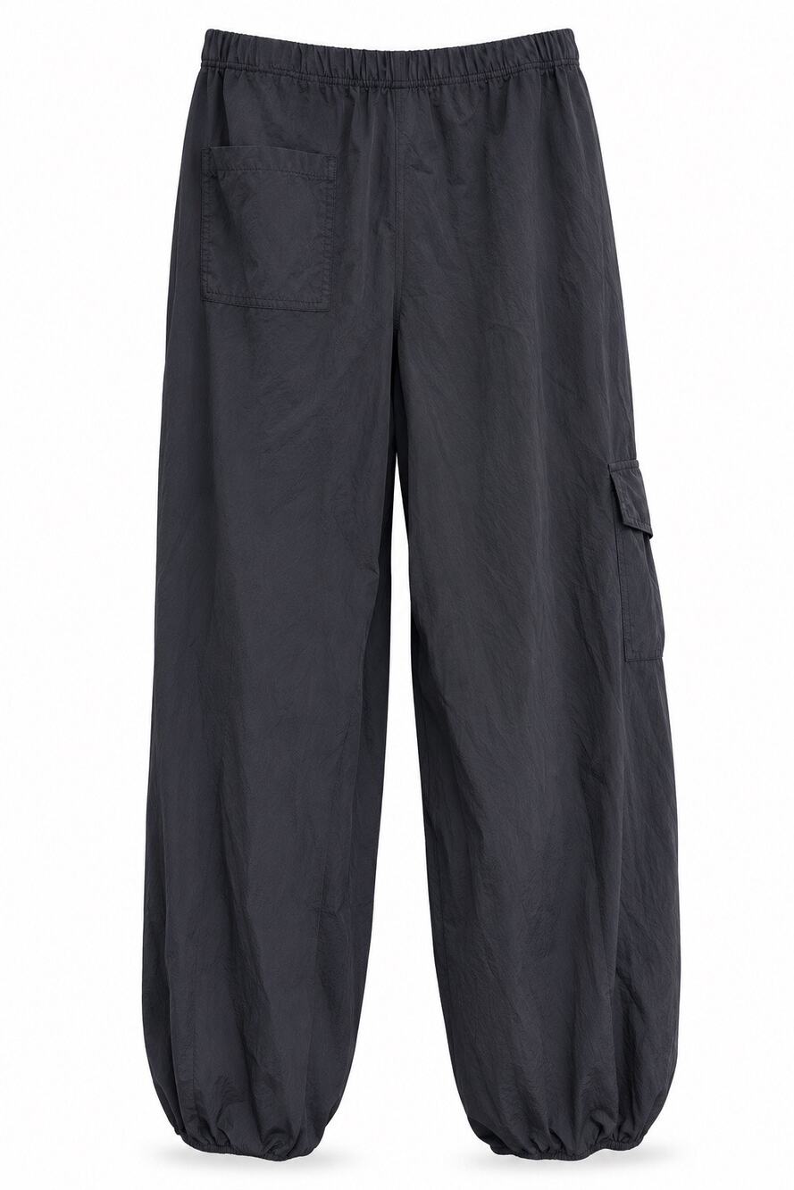 Urban Outfitters Black Nylon Cargo Parachute Jogger Pants Women’s Large